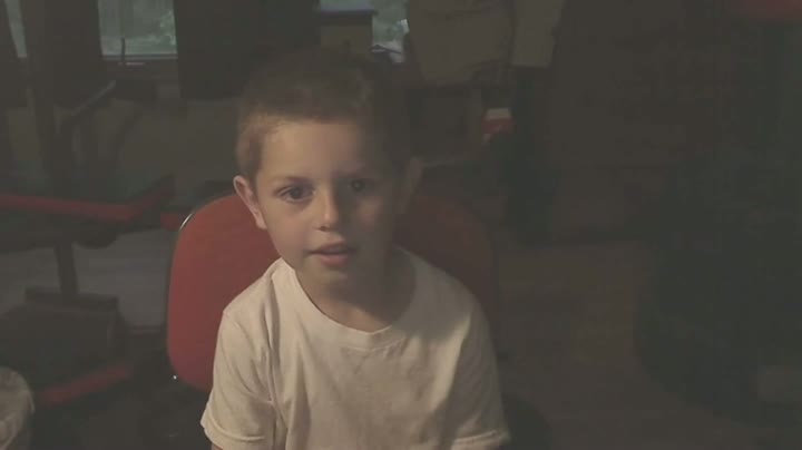 5 Year Old's Reaction To "Call Me Maybe"