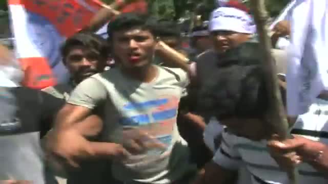 Violence at Osmania campus ahead of Telangana march