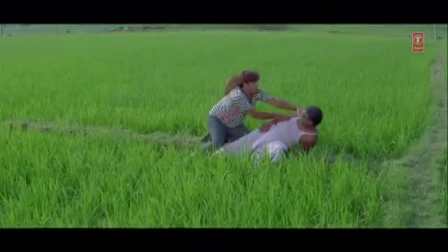 Babu Suna Hummar Batiya - Full Bhojpuri Video Song - From Movie Pyar Karela Himmat Chahin