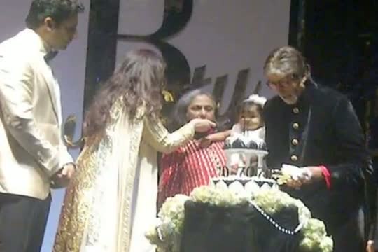Click Aaradhya Bachchan at dada Big B's birthday bash