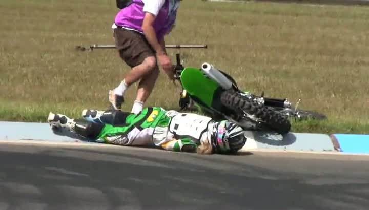 Chick Crashes in Huge Moto Jump