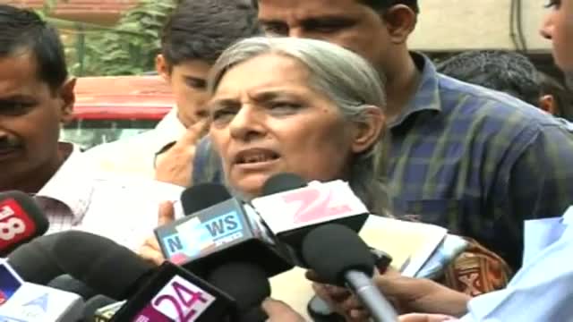 Annie Kohil confronts Kejriwal again, demands apology