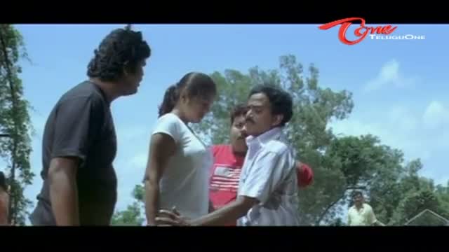 Telugu Comedy Scene From Malle Puvvu Movie - Venumadhav Kisses SomeOne's Lover - Telugu Cinema Movies