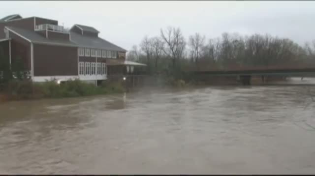 Raw - Ohio's Cuyahoga Overflows From Sandy Rain