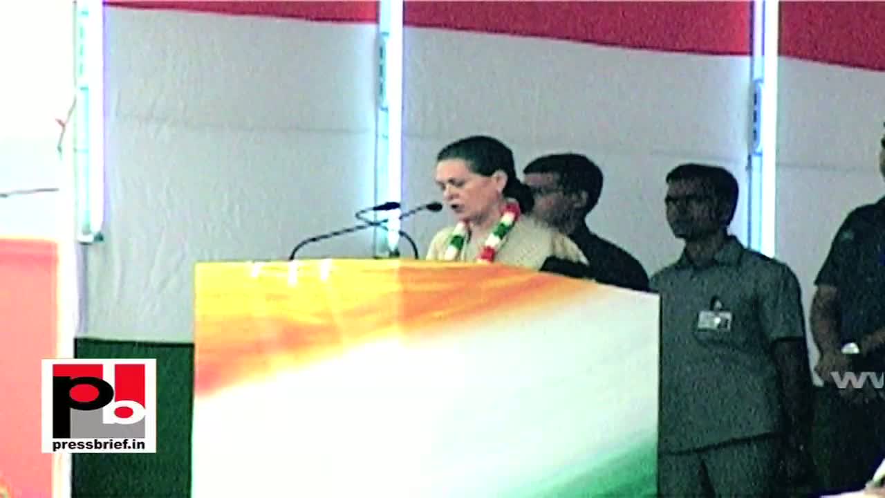 Sonia Gandhi in Delhi slams opposition on corruption 