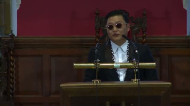 Psy Brings 'Gangnam Style' to Oxford