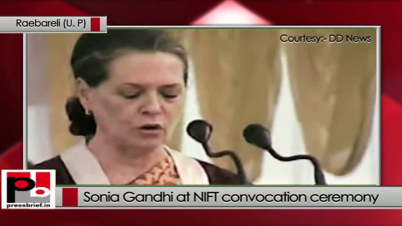 Sonia Gandhi encourages the students at NIFT Raebareli 