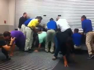 Best Buy staff can Not STOP Black Friday 2012 Shoppers