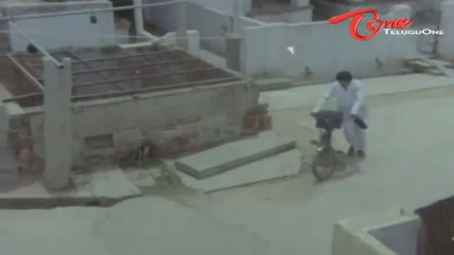 Telugu Comedy Scene From Edurinti Mogudu Pakkinti Pellam Movie - Rajendra Prasad Drives Bike With No Need of Petrol - Telugu Cinema Videos