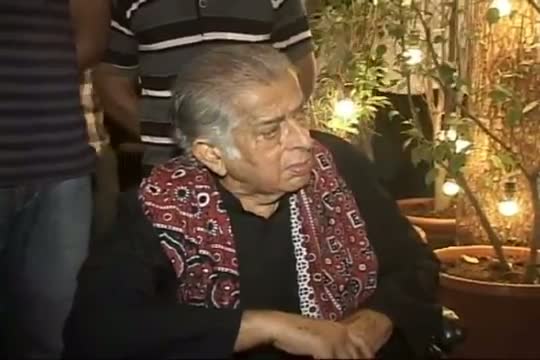 Shashi kapoor's family dismissesreports of his being unwell