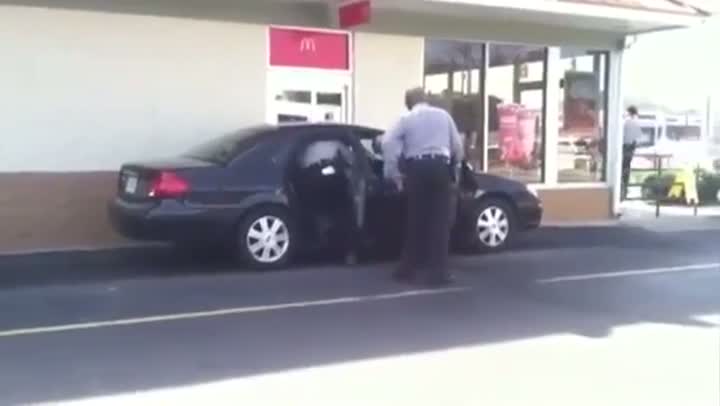 Woman Get Tasered For Cutting In Line At McDonalds