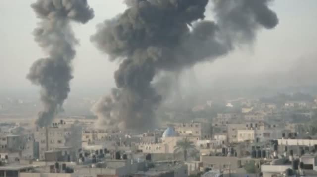 Raw - 30 Israeli Missiles Hit Gaza Overnight