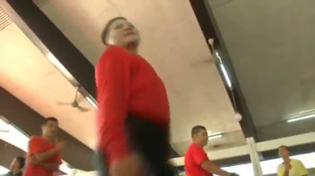 Raw: Thai Inmates Dance to "Gangnam Style"