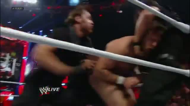 Kane vs CM Punk + The Shield Attack Kane, Daniel Bryan and Ryback - WWE Raw 