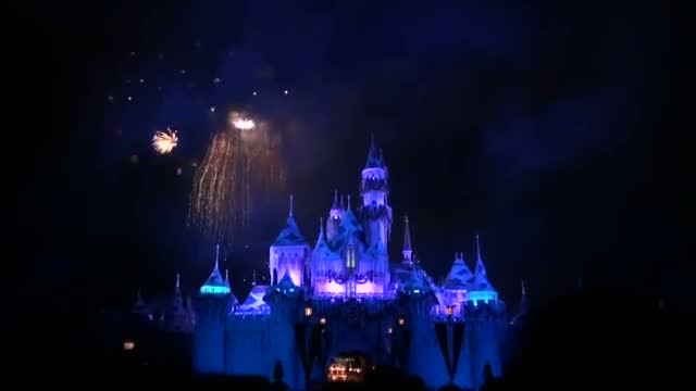 Christmas Fireworks 2012 at Disneyland [ HD ]