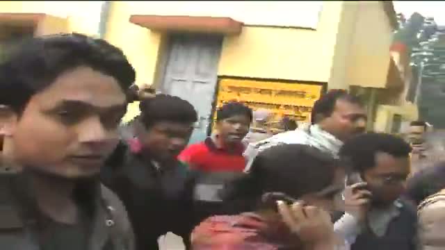 Police manhandle students in West Bengal