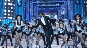 Shahrukh Khan and Anushka Sharma Dance at 58th Idea Filmfare Awards 2013