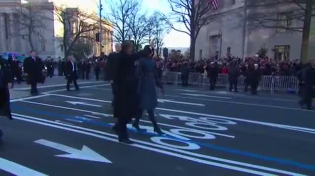 Obama Walks for Part of Inaugural Parade
