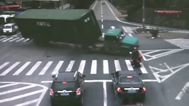Scooter Narrowly Avoids Being Crushed
