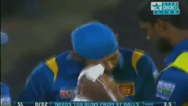 Deadly Bouncer hits Dilshan's eyebrow 1st T20I Australia v Sri Lanka at Sydney (26 January 2013)