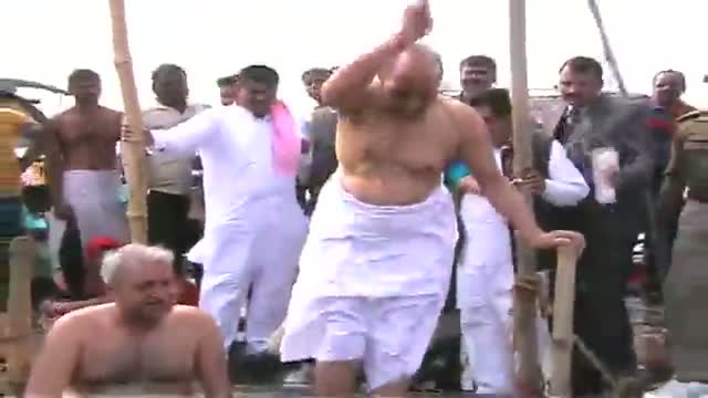 BJP President takes a holy dip at Maha Kumbh