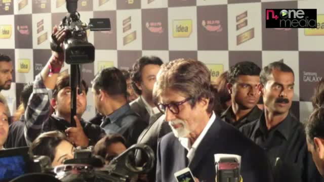 Amitabh Bachchan at the Radio Mirchi Music Awards Red Carpet