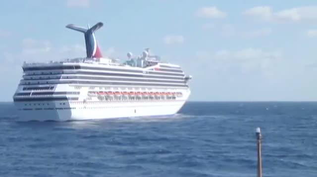 Conditions on Disabled US Cruise Ship in Dispute