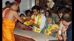 Amitabh Family visit Siddhivinayak temple In Mumbai