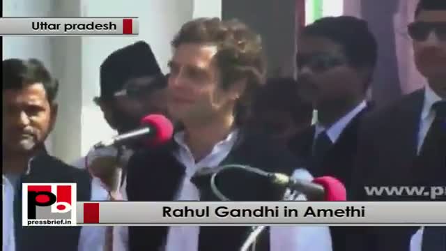 Rahul Gandhi in Amethi addresses congress workers.