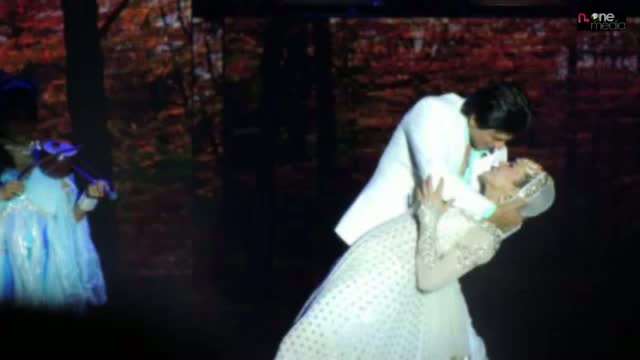Shahrukh & Priety Zinta Dance Performance at Temptation Reloaded Concert 2013