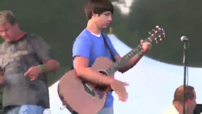 Unbelievable guitarist 15 yr. old - Ben Lapps fast acoustic shredding - phunkdified justin king