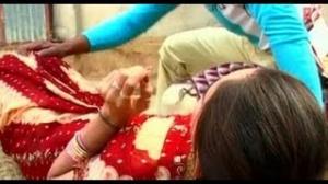 Bhataar Chulha Potna [Bhojpuri Holi Video] Makeup Utar Jayee Holi Mein- Bhojpuri Gulaal