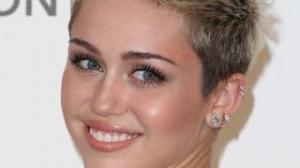 MILEY CYRUS Spotted Without Engagement Ring... Again!
