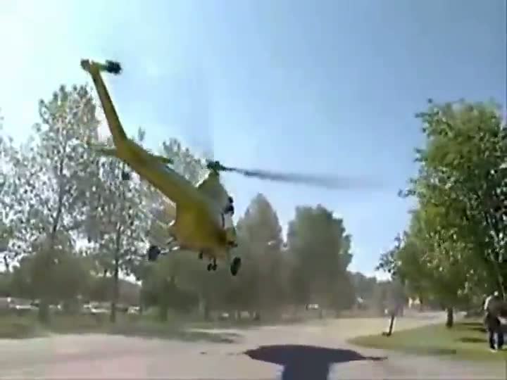 Helicopter Cannot Take Off and Crashes Badly