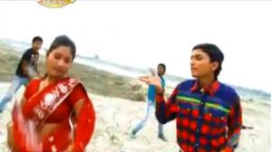 Gori Ghajbey Chalelu (Bhojpuri Romantic Hot Holi Dance Video New Song 2013) By Shubham Tiwari