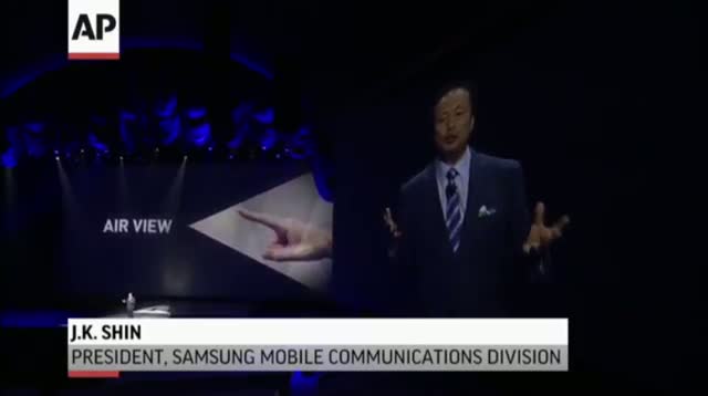 New Samsung Galaxy Makes Big Smartphone Splash