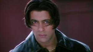 Radhe Bashes Up A Thug For Eve Teasing - Tere Naam