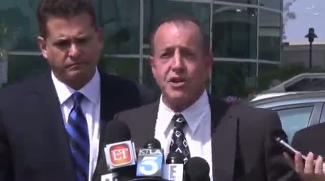 Michael Lohan Confronts Lindsay's Attorney After