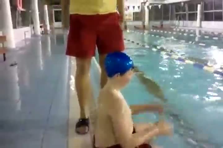 How To Put On A Swimming Cap
