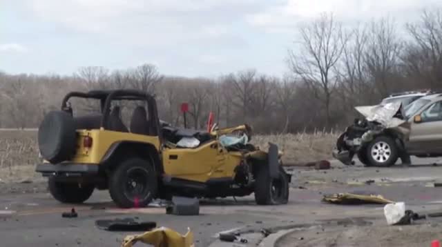 1 Dead, Kids OK in N. Illinois School Bus Crash Video