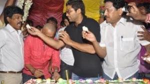 Allu Arjun Birthday Celebrations At Chiranjeevi Blood Bank