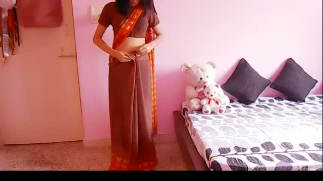 How to wear a Saree to Look Slim