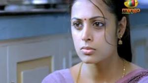 Vaishali Movie Scenes - Sindhu Menon warning her neighbour - Aadhi, Thaman - Telugu Cinema Movies