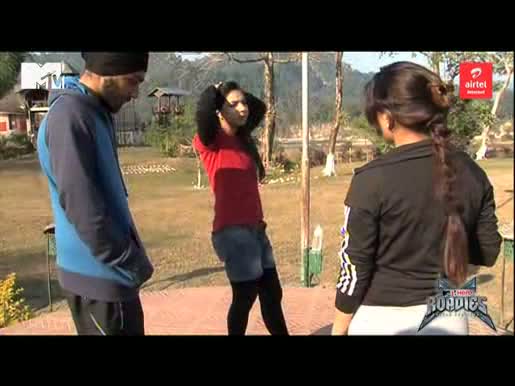 Roadies X - Webisode #97 - Harry, Roopali and Palak are trying to get along