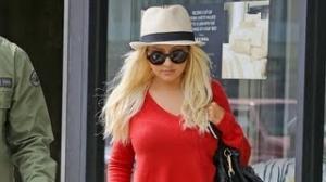 Christina Aguilera Rocks Skinny Jeans