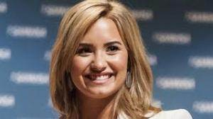 Demi Lovato Goes Blonde