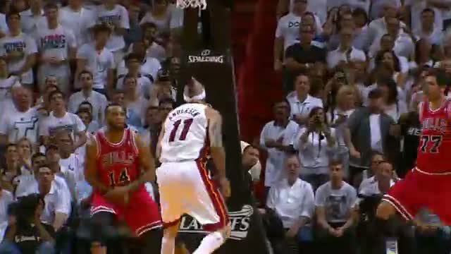 NBA: The Birdman's up-close push-up in Miami!