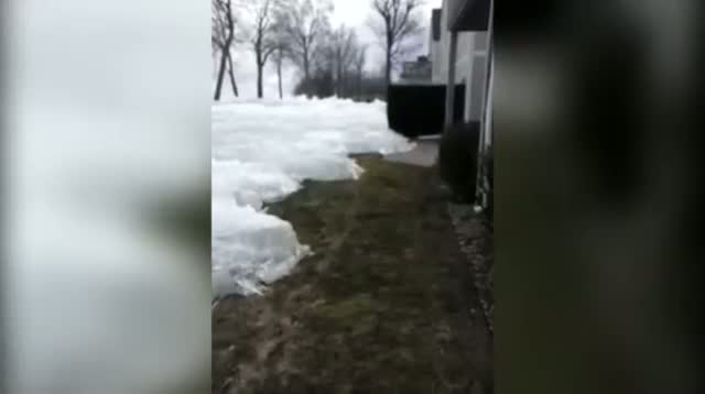 Ice Wave Comes Ashore in Minnesota