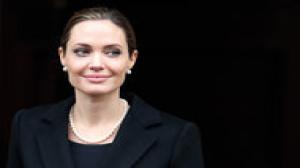 Jolie's Disclosure of Preventive Mastectomy Highlights Dilemma