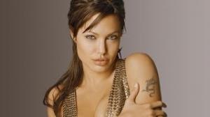 Angelina Jolie Praised for Revelation over Double Mastectomy